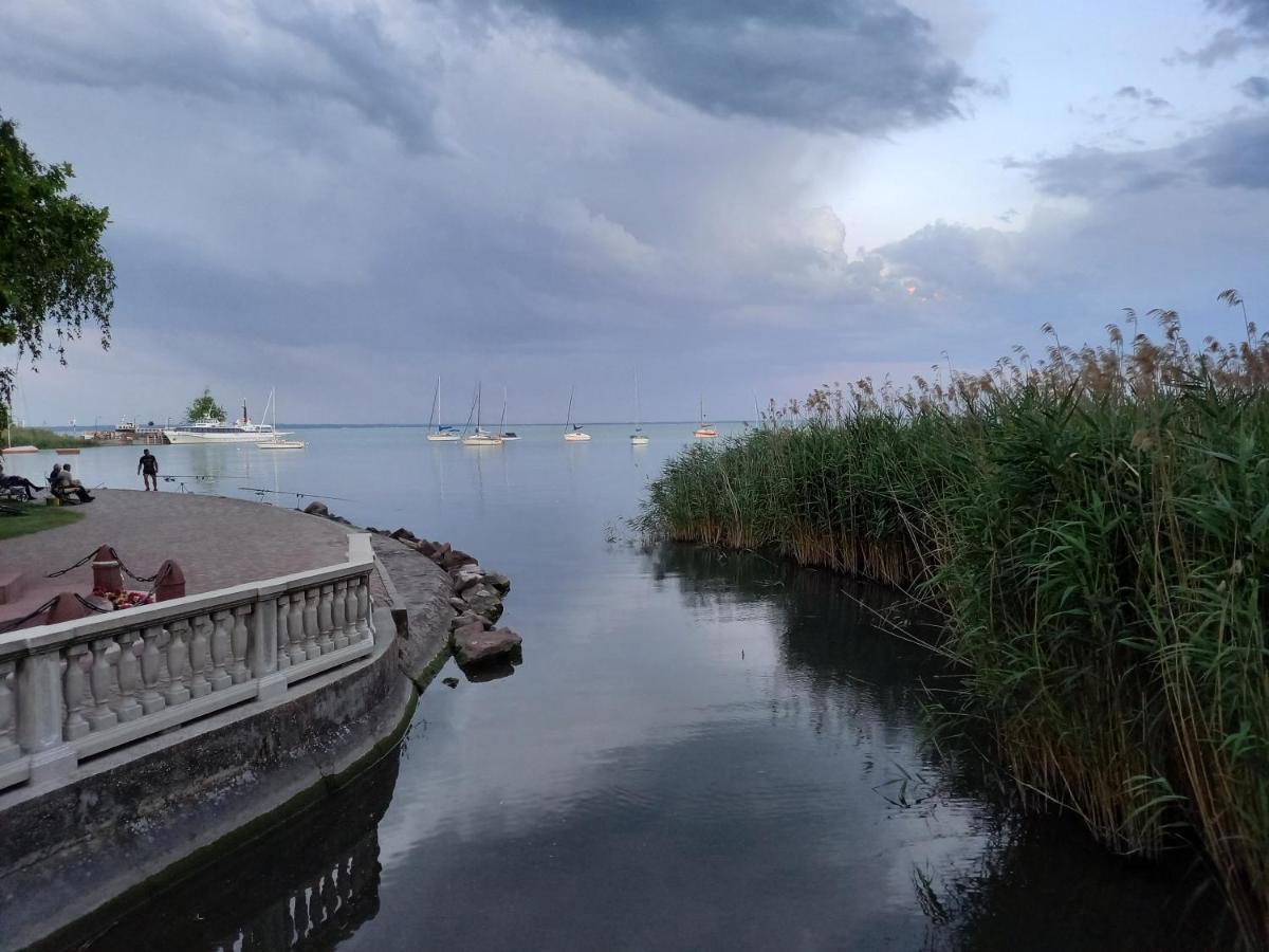 Malibu Apartment Balaton North Balatonalmadi Bagian luar foto